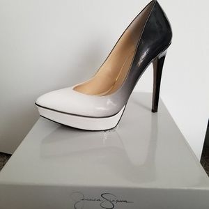 Jessica Simpson pump